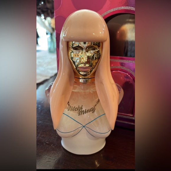 Pink Friday Nicki Minaj 3.4 oz Eau de Parfum Spray Body lotion & shower gel set - Picture 2 of 12